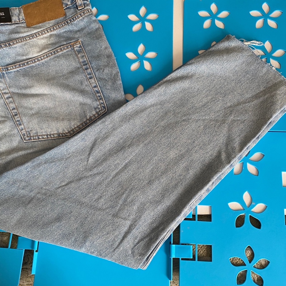 H&M Divided Mom Jean High waisted Ankle length distressed and raw hem Size 18